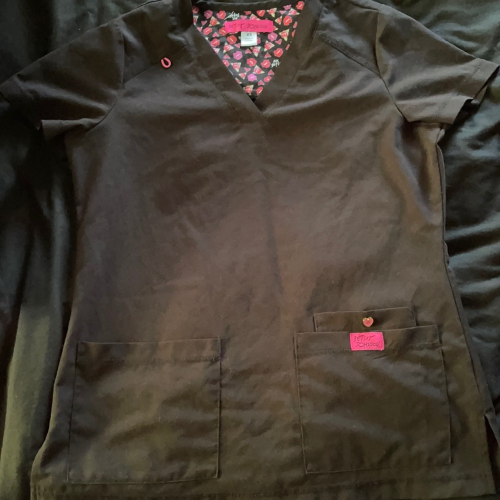 XS Betsey Johnson scrub top